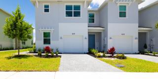 630 SE Lake Falls Street Gallery 1