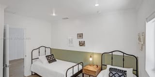 3320 NE 13th Ave Gallery 18