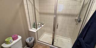 Modern & Light-Filled Home in Central Park – Prime Location Gallery 15