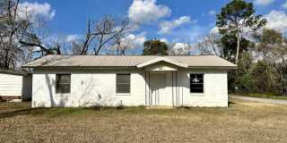 526 Ware Street Gallery 1