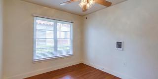 Spanish Craftsman Garden Apartments Bankers Hill Gallery 15