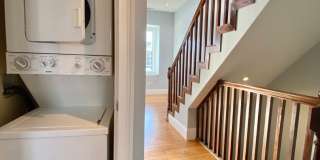 Bright  Modern 4th Floor Penthouse with Private Roof Deck – 2 Bed | 1 Bath | 840 Sq Ft Gallery 7