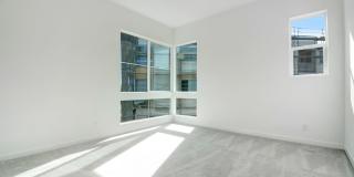 Coming Soon! Modern 2 Bed, 2 Bath Condo in Prime Ontario Location. Gallery 21