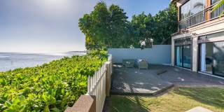 Wailupe Seaside Haven: Beachfront Luxury Home w/ Infinity Pool & City Proximity Gallery 39