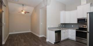 ADORABLE 2/1 APARTMENT CLOSE TO CAMPUS! Gallery 5
