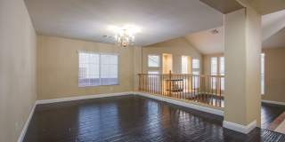Beautiful 5 bedroom 4.5 bath home with large basement in gated community! Gallery 8