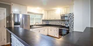Spacious 3 bed 2 bath Home Gallery 9