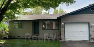 249 SW Rogue River Ave Gallery 1