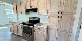 3 Bedroom / 2 Bath Home - Bespoke Elegance in the University District! Gallery 9