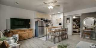 830 E Maryland Avenue Gallery 1