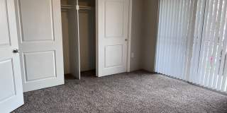 2 bed/1.5 bath town home with covered parking Gallery 8
