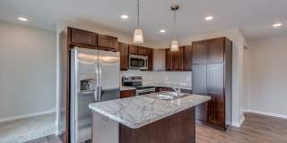 Big Lake row style / front to back townhome for RENT; 3bd 3ba 2car attached garage Gallery 19