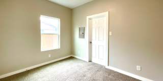 Move-In Ready 3BD/2BA – Laminate Floors, Fenced Yard & Prime Location! ACCEPTS SECTION 8 Gallery 13