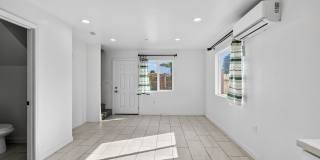 Charming 4BR Duplex in San Diego Gallery 24