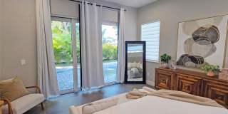 Bold Contemporary Sarasota Luxury Home. 4 Beds/ 4 Baths. Private Pool and Summer Grill. Gallery 28