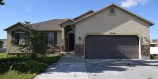 Newly Remodeled Magna Gem with New Appliances & Easy Freeway Access!! Gallery 1