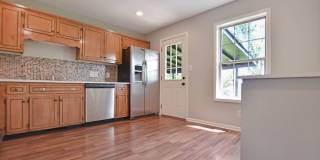 Pet Friendly Three Bedroom! Gallery 9