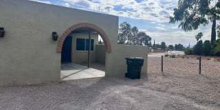 2 bedroom 1 bath unit with laundry room, enclosed yard and carport. Gallery 1