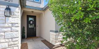 Beautiful 4 bedroom home with Solar Panels Gallery 4