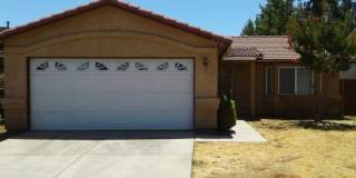 4/2 with open floor plan Available NOW!! Gallery 1