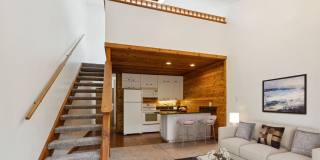 Downtown! Gorgeous Top Floor Unfurnished Studio Gallery 1