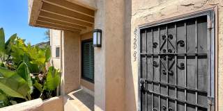 SD: 2BD/1BA Townhome in La Jolla w/ In-Unit Laundry, Dual Balconies & 1-Car Garage! Gallery 1
