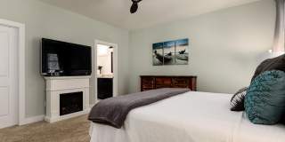 150 Manning Square Gallery 12