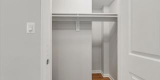 1909 N RHODES Street Gallery 27