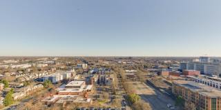 Excellent and newly refreshed Uptown 8th floor condo in the Courtside complex. Gallery 38