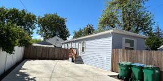 Available now! 2 bed/2 bath Close to Downtown Lodi Gallery 1