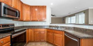 Excellent Elevator Condo for Lease Gallery 12