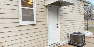 Nicely updated 3 bedrooms 1 bathroom with off street parking Gallery 1