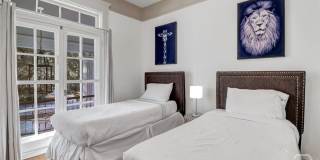 602 E Victory Drive Gallery 32