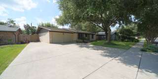 Updated Northeast Park Home Near Loop 410 - Realtor Commission: $500 Gallery 5