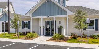 Pointe Grand Apartment Homes Gallery 2