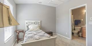 2 Bedroom - 2.5 Bathroom - Gated Community - Community Pool Gallery 15