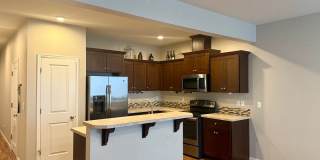 Lovely 3 bedroom/2.5 Bath Townhouse Gallery 1