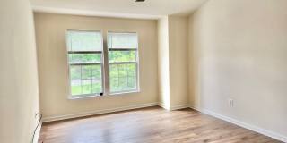 Bright Condo in Convenient Location Gallery 4