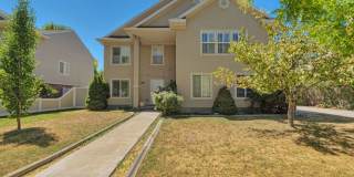 Beautiful 2 Story Home w attached 2 car garage Gallery 32