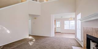 Charming East Austin 2-Story | 3BR | Spacious Yard & Modern Kitchen Gallery 3