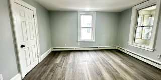 121 Oak Street Gallery 11