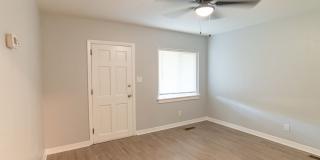 2 Bedroom / 1 Full Bath - Gallery 8