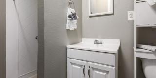 West Campus Cottage! Gallery 22