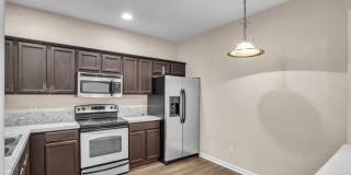 3 bedroom/ 2.5 bathroom townhome near the airport! Gallery 4