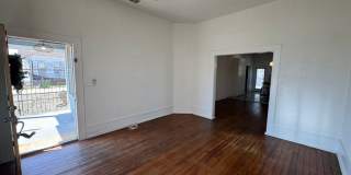 Fully Restored 2BR Classic Near Downtown Dignowity Hill Gallery 7