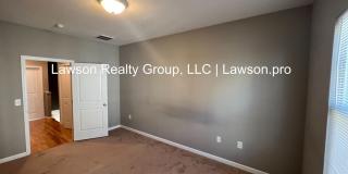 Luxurious Colonial Green Townhome with Garage Gallery 40