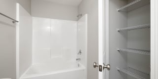 Spacious 3 Bedroom Duplex! Gallery 6