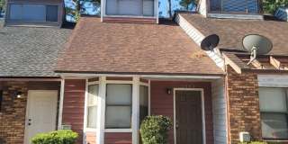 AWESOME 2/2 w/ Vaulted Ceilings, Fenced Yard, & New Paint Available NOW for $1150/month! Gallery 1