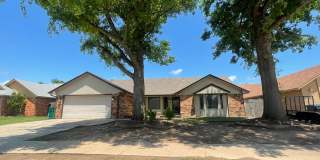 4 bed 2.5 baths in Moore Schools. 2 living areas, formal dining, storm shelter and pool! Gallery 1