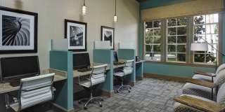 Lake's Edge Apartments Gallery 7